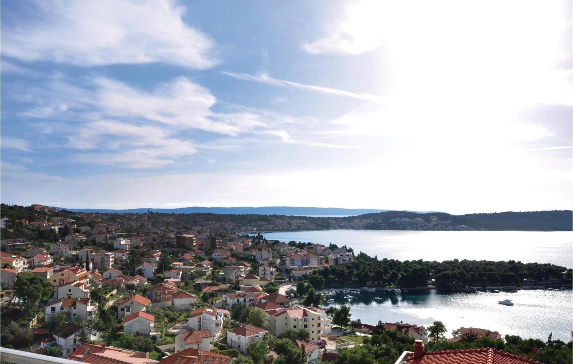 Lovely Apartment In Trogir With Kitchen Екстериор снимка