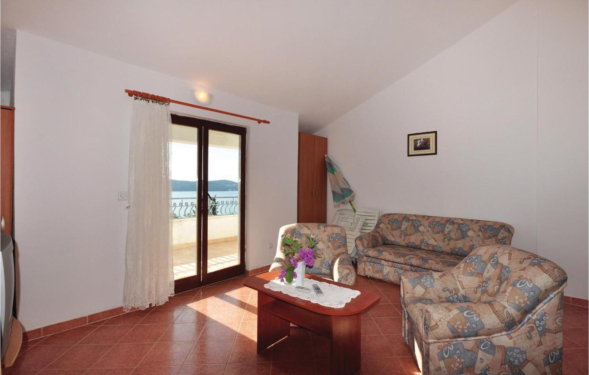 Lovely Apartment In Trogir With Kitchen Екстериор снимка