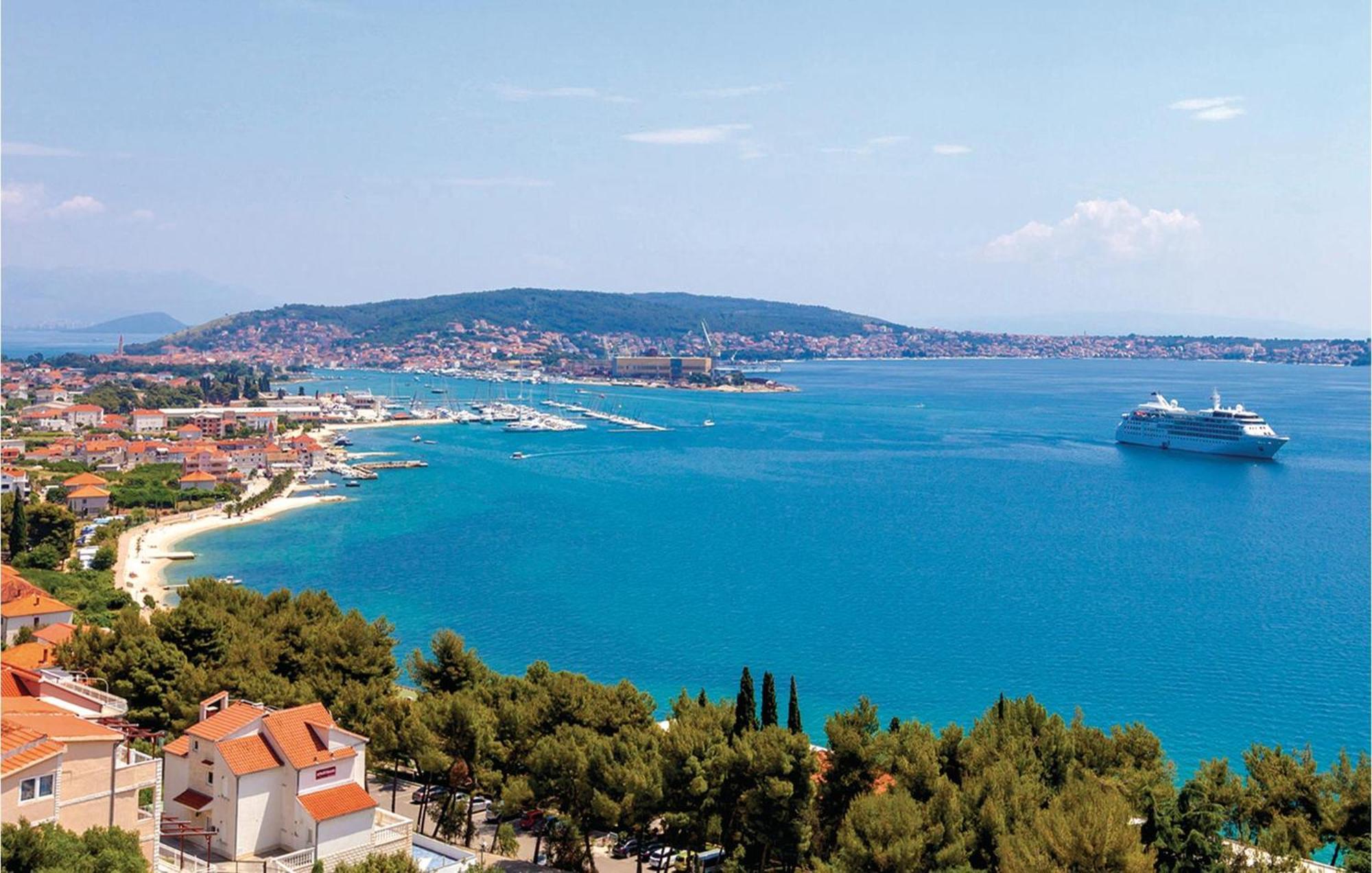 Lovely Apartment In Trogir With Kitchen Екстериор снимка