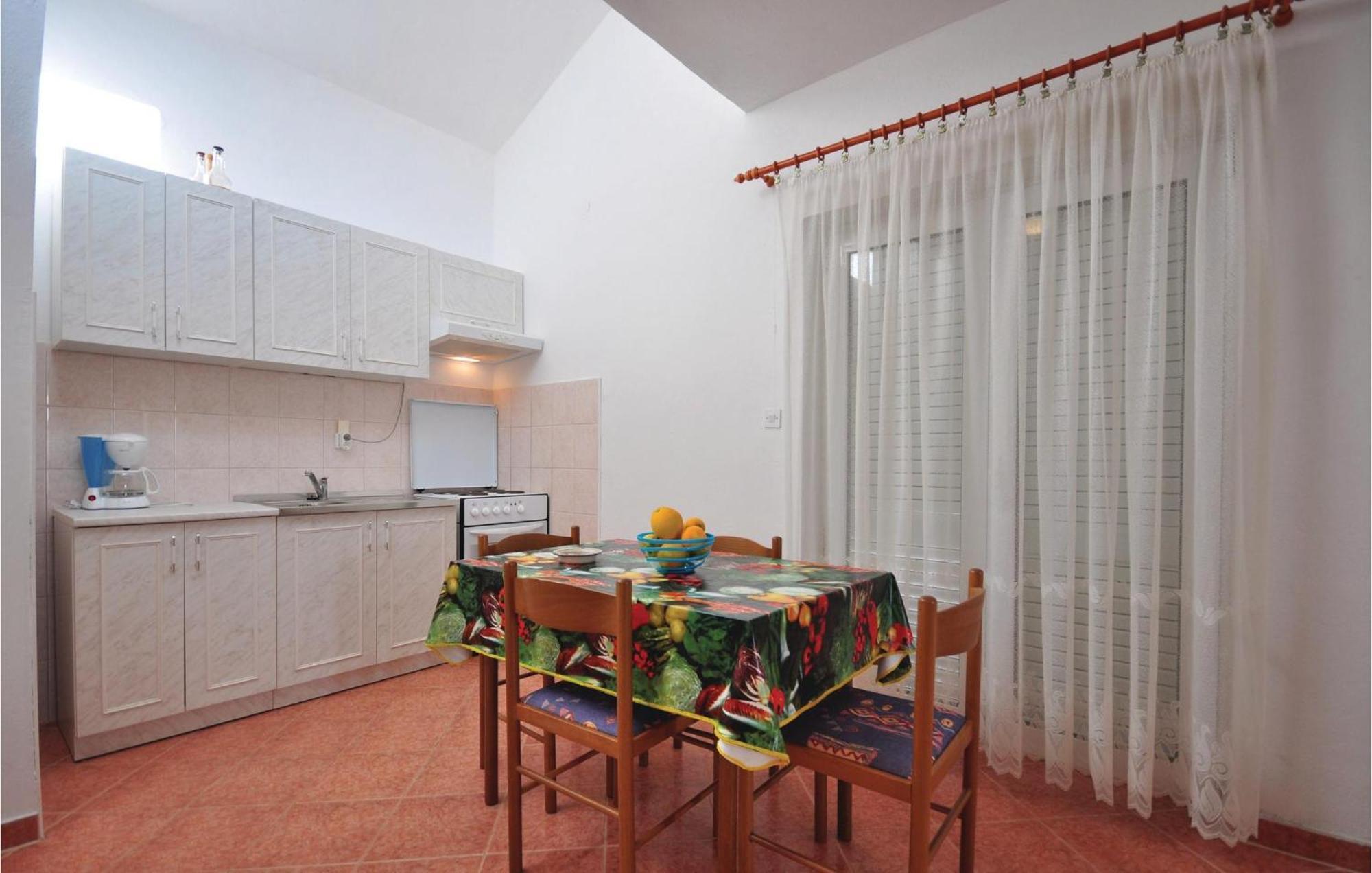 Lovely Apartment In Trogir With Kitchen Екстериор снимка